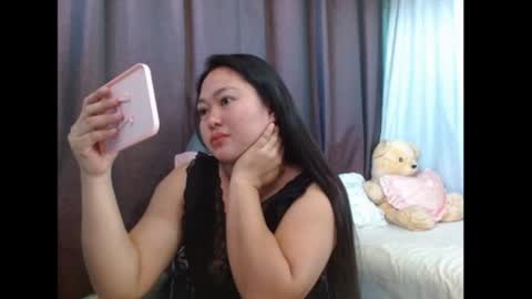 Snapshot of sweetdemurelady chatting on 05/17/26, 10:39 Lynn online show from 05/17/26, 10:39