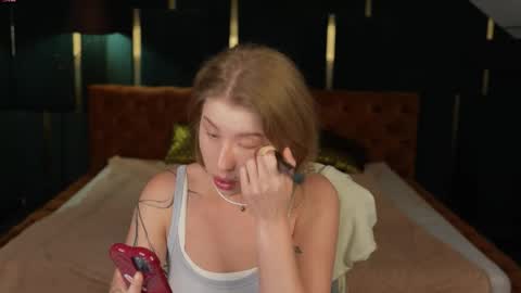 Amelia online show from 09/26/25, 07:12