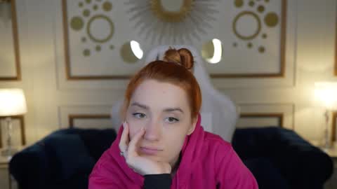 Amelia online show from 12/05/25, 11:30