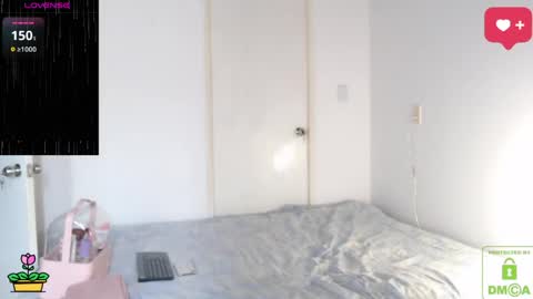 Snapshot of sweetdesires_ chatting on 04/23/26, 05:26 online show from 04/23/26, 05:26