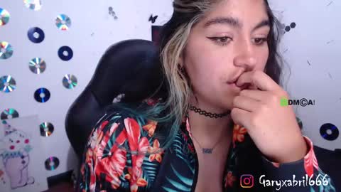 Snapshot of sweetdevil631 chatting on 03/09/25, 06:43 Abril online show from 03/09/25, 06:43