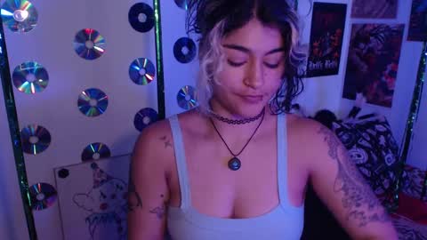 Snapshot of sweetdevil631 chatting on 10/09/25, 04:49 Abril online show from 10/09/25, 04:49