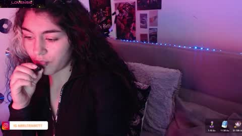 Snapshot of sweetdevil631 chatting on 10/23/25, 04:39 Abril online show from 10/23/25, 04:39