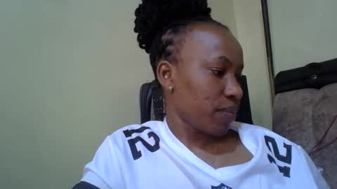 Snapshot of sweetdiva2012 chatting on 10/15/25, 08:03 sweetdiva2012 online show from 10/15/25, 08:03