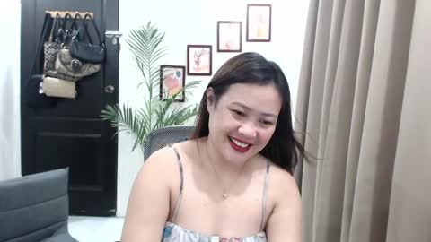 Snapshot of sweetestsmile_ chatting on 01/17/25, 05:53 Khaye online show from 01/17/25, 05:53