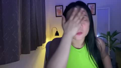 Snapshot of sweetestsmile_ chatting on 05/24/26, 02:27 Khaye online show from 05/24/26, 02:27