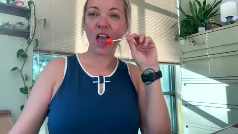 Snapshot of sweetgapeach1 chatting on 10/14/25, 12:50 sweetgapeach1 online show from 10/14/25, 12:50