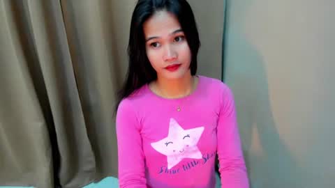 Snapshot of sweetgirl_latina143 chatting on 09/15/25, 05:40 sweetgirl_latina143 online show from 09/15/25, 05:40