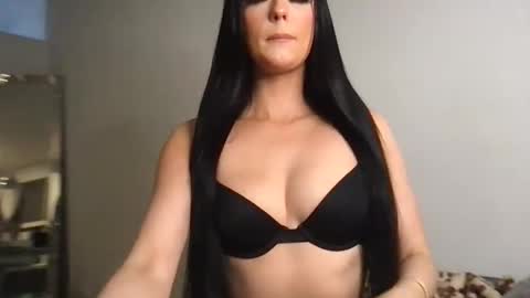 Gracie  online show from 11/21/25, 04:33