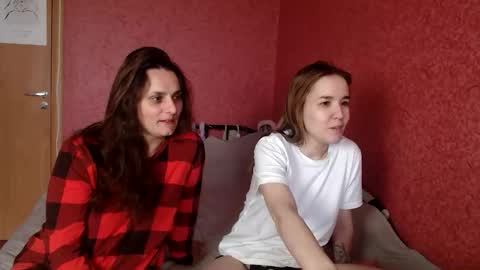 Snapshot of sweetharts69 chatting on 05/24/26, 07:13 Alina and Mia online show from 05/24/26, 07:13