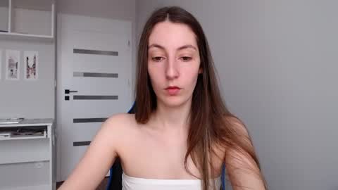 Snapshot of sweetheart_77 chatting on 05/31/26, 09:38 Emma online show from 05/31/26, 09:38