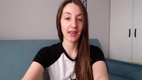 Snapshot of sweetheart_77 chatting on 06/11/26, 07:50 Emma online show from 06/11/26, 07:50