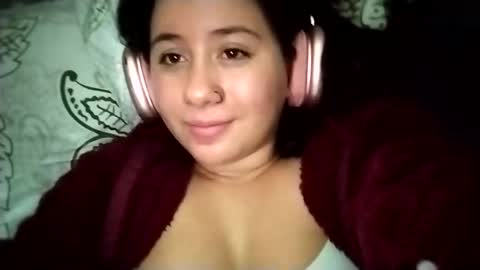 Snapshot of sweetie__annie chatting on 02/19/25, 06:44 Ana Mara  i cant Make noise My family is here  online show from 02/19/25, 06:44