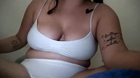 Snapshot of sweetie__annie chatting on 10/16/25, 05:19 Ana Mara  i cant Make noise My family is here  online show from 10/16/25, 05:19