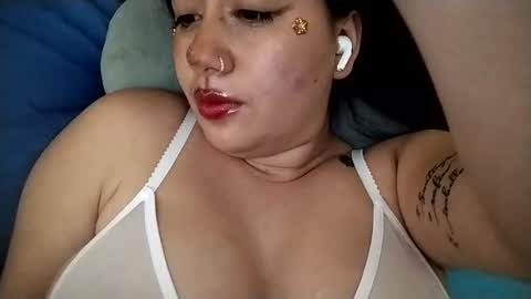 Snapshot of sweetie__annie chatting on 10/29/25, 06:04 Ana Mara  i cant Make noise My family is here  online show from 10/29/25, 06:04