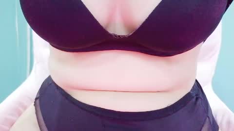 sweetie_bae99 online show from 05/18/26, 04:35