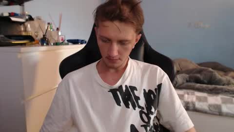 Snapshot of sweetieecreamy chatting on 10/30/25, 01:23 Cat online show from 10/30/25, 01:23