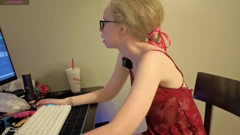 Snapshot of sweetiek1tty chatting on 04/19/26, 12:22 Sweetiek1tty online show from 04/19/26, 12:22