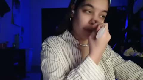 Snapshot of sweetieslikebutter chatting on 06/19/26, 04:39 Blu Sweets online show from 06/19/26, 04:39