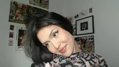 Snapshot of sweetjess01 chatting on 12/18/24, 02:10 SweetJess online show from 12/18/24, 02:10