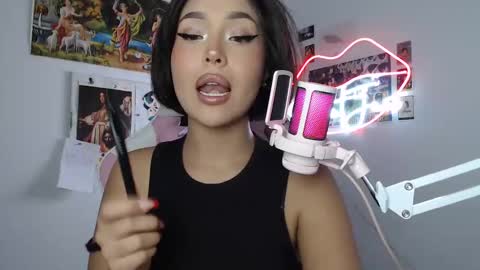 Snapshot of sweetjess01 chatting on 03/05/25, 02:36 SweetJess online show from 03/05/25, 02:36