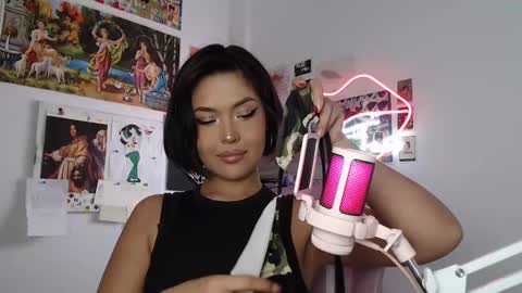 Snapshot of sweetjess01 chatting on 03/05/25, 05:40 SweetJess online show from 03/05/25, 05:40