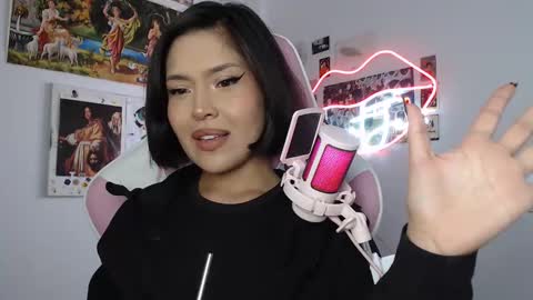 Snapshot of sweetjess01 chatting on 03/11/25, 03:59 SweetJess online show from 03/11/25, 03:59