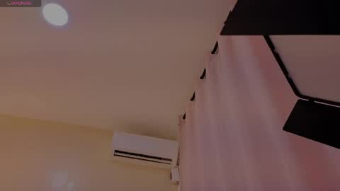 Snapshot of sweetkimmie_ chatting on 04/30/26, 11:16 Isabel online show from 04/30/26, 11:16