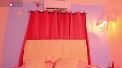 Snapshot of sweetkimmie_ chatting on 06/27/26, 12:22 Isabel online show from 06/27/26, 12:22