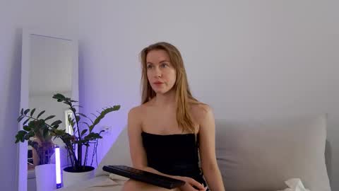 SweetKira1 online show from 03/15/26, 08:42