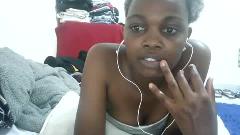 Snapshot of sweetkittey chatting on 06/17/26, 06:09 sweetkittey online show from 06/17/26, 06:09