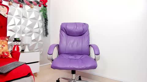 Lauren online show from 11/30/25, 06:17