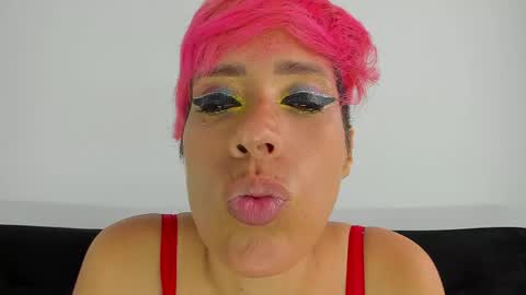 Snapshot of sweetlesbianseduction chatting on 05/31/26, 01:07 Azulandvioleta online show from 05/31/26, 01:07