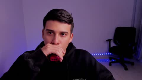 Snapshot of sweetlian_04 chatting on 01/14/25, 04:57 Lian online show from 01/14/25, 04:57