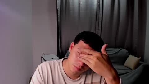 Snapshot of sweetlian_04 chatting on 02/22/25, 05:23 Lian online show from 02/22/25, 05:23