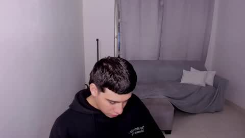 Snapshot of sweetlian_04 chatting on 02/27/25, 02:32 Lian online show from 02/27/25, 02:32