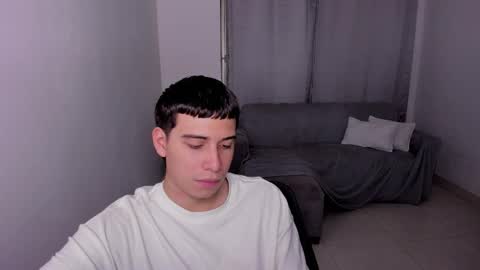 Snapshot of sweetlian_04 chatting on 02/28/25, 02:42 Lian online show from 02/28/25, 02:42