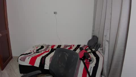 Snapshot of sweetlian_04 chatting on 10/03/25, 02:41 Lian online show from 10/03/25, 02:41