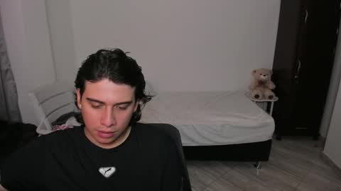 Snapshot of sweetlian_04 chatting on 12/19/25, 02:40 Lian online show from 12/19/25, 02:40