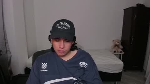 Snapshot of sweetlian_04 chatting on 12/21/25, 01:35 Lian online show from 12/21/25, 01:35