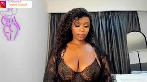 Snapshot of sweetlipsy chatting on 10/04/25, 01:03 sweetlipsy online show from 10/04/25, 01:03