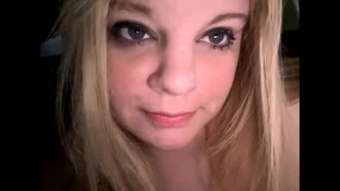 Snapshot of sweetlisa92 chatting on 05/16/26, 11:42 Lisa online show from 05/16/26, 11:42