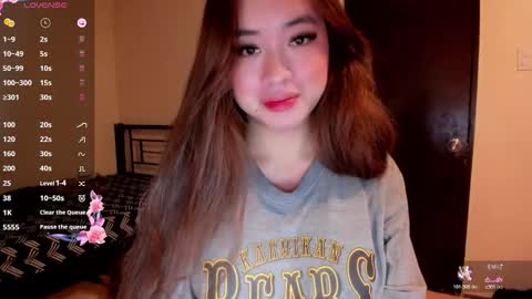 Snapshot of sweetlovepinay04 chatting on 05/08/26, 02:50 Zoe online show from 05/08/26, 02:50