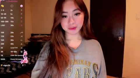 Snapshot of sweetlovepinay04 chatting on 05/10/26, 03:17 Zoe online show from 05/10/26, 03:17
