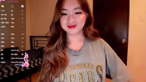 Snapshot of sweetlovepinay04 chatting on 05/13/26, 09:17 Zoe online show from 05/13/26, 09:17