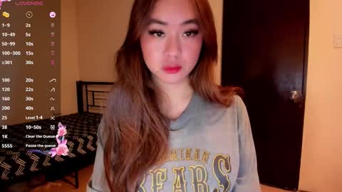 Snapshot of sweetlovepinay04 chatting on 05/15/26, 05:03 Zoe online show from 05/15/26, 05:03