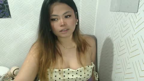 Snapshot of sweetlover_nicole chatting on 06/17/26, 03:57 NICOLE online show from 06/17/26, 03:57