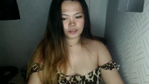Snapshot of sweetlover_nicole chatting on 06/23/26, 06:06 NICOLE online show from 06/23/26, 06:06