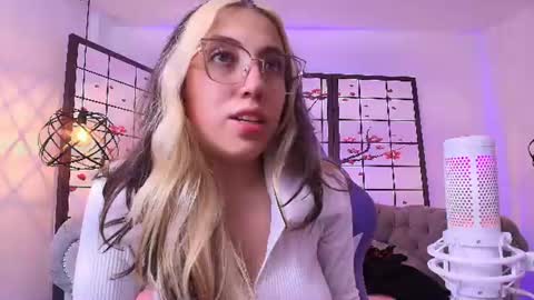 Snapshot of sweetlyundone chatting on 07/06/26, 09:17 sweetlyundone online show from 07/06/26, 09:17