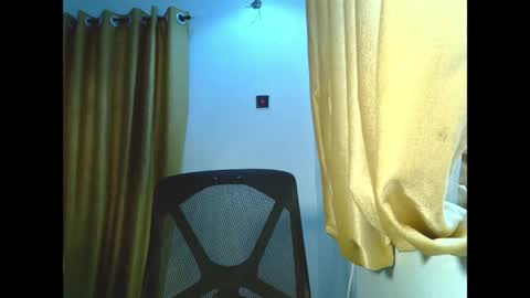 sweetmila9 online show from 04/11/26, 07:45